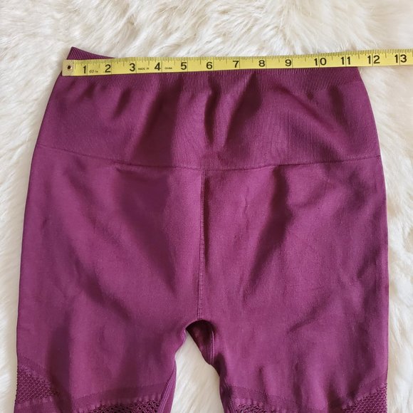 Fabletics Mosaic High Waisted 7/8 Leggings Burgundy Small NWT - Picture 12 of 14